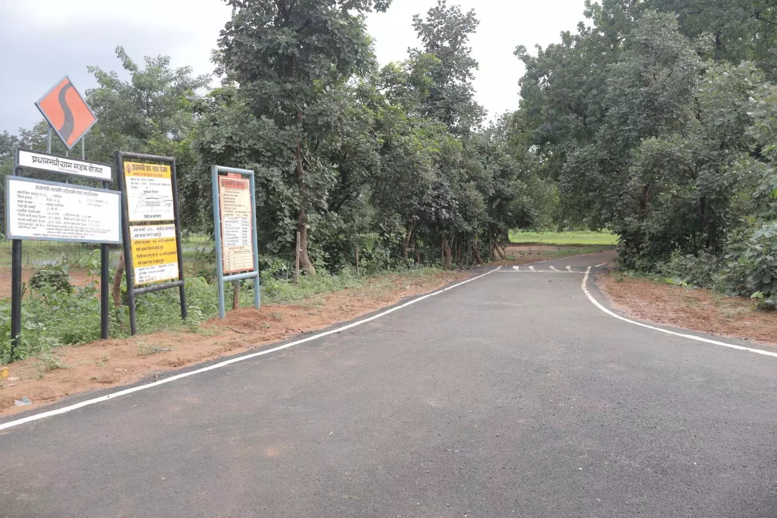 सेवा संकल्प अभियान: जहां पहले कीचड़ में थम जाते थे कदम, अब पक्की सड़क पर दौड़ती है जिंदगी सेवा संकल्प अभियान: जहां पहले कीचड़ में थम जाते थे कदम, अब पक्की सड़क पर दौड़ती है जिंदगी