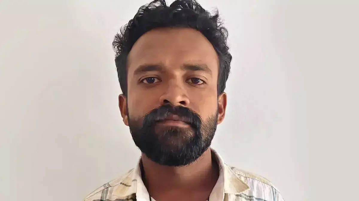 ब्यूटी पार्लर से ड्रग्स तस्करी, लेक्चरर समेत 4 गिरफ्तार ब्यूटी पार्लर से ड्रग्स तस्करी, लेक्चरर समेत 4 गिरफ्तार