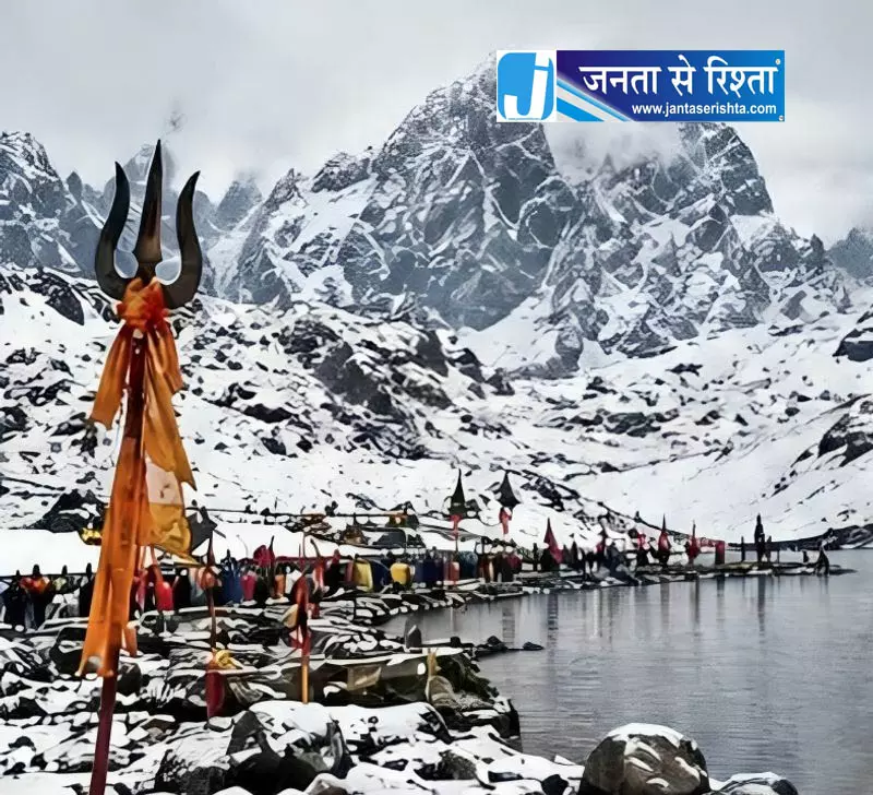 बर्फबारी के कारण रुकी मणिमहेश यात्रा फिर शुरू हुई बर्फबारी के कारण रुकी मणिमहेश यात्रा फिर शुरू हुई