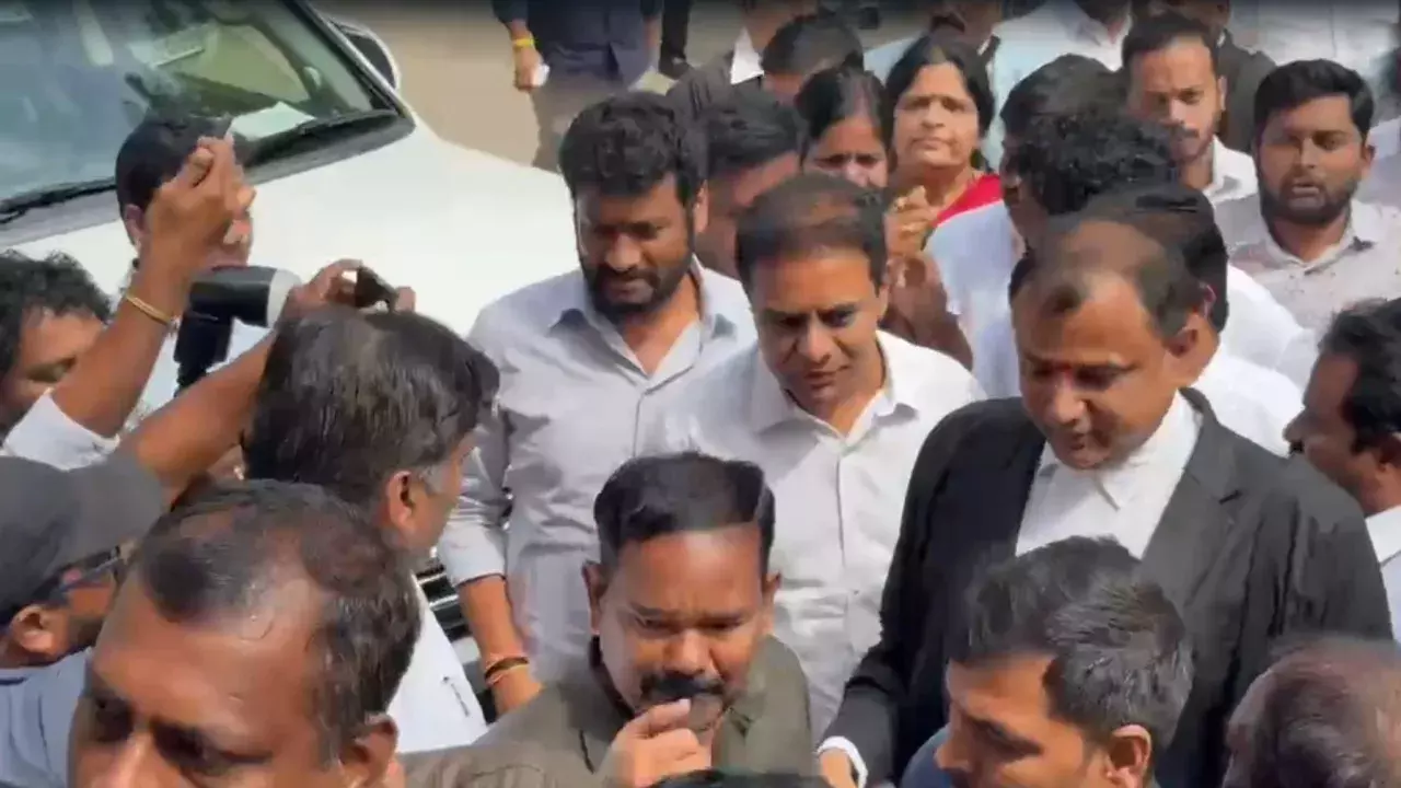 फॉर्मूला ई-कार रेस मामले में KTR कोर्ट में पेश हुए फॉर्मूला ई-कार रेस मामले में KTR कोर्ट में पेश हुए