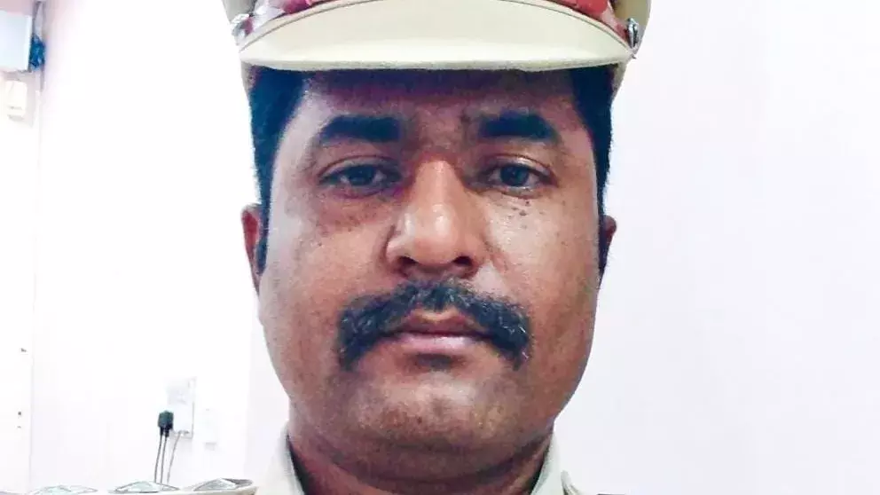 तेलंगाना में सर्विस हथियार के गलती से चलने से पुलिसकर्मी की मौत तेलंगाना में सर्विस हथियार के गलती से चलने से पुलिसकर्मी की मौत