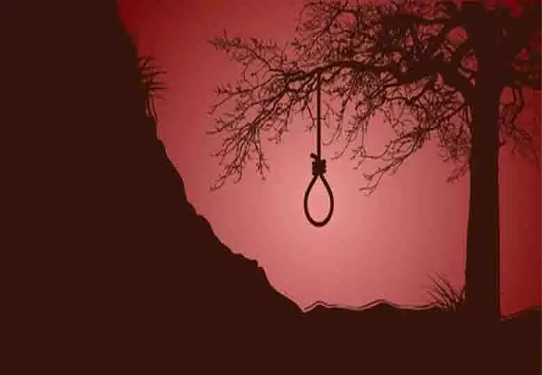 खेत के पास पेड़ से लटका मिला शव, पुलिस ने शुरू की जांच खेत के पास पेड़ से लटका मिला शव, पुलिस ने शुरू की जांच