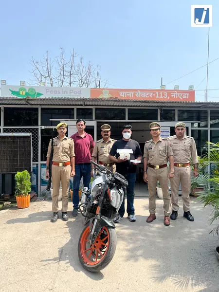KTM ड्यूक से मोबाइल स्नैचिंग करने वाला बदमाश, पुलिस के हत्थे चढ़ा KTM ड्यूक से मोबाइल स्नैचिंग करने वाला बदमाश, पुलिस के हत्थे चढ़ा