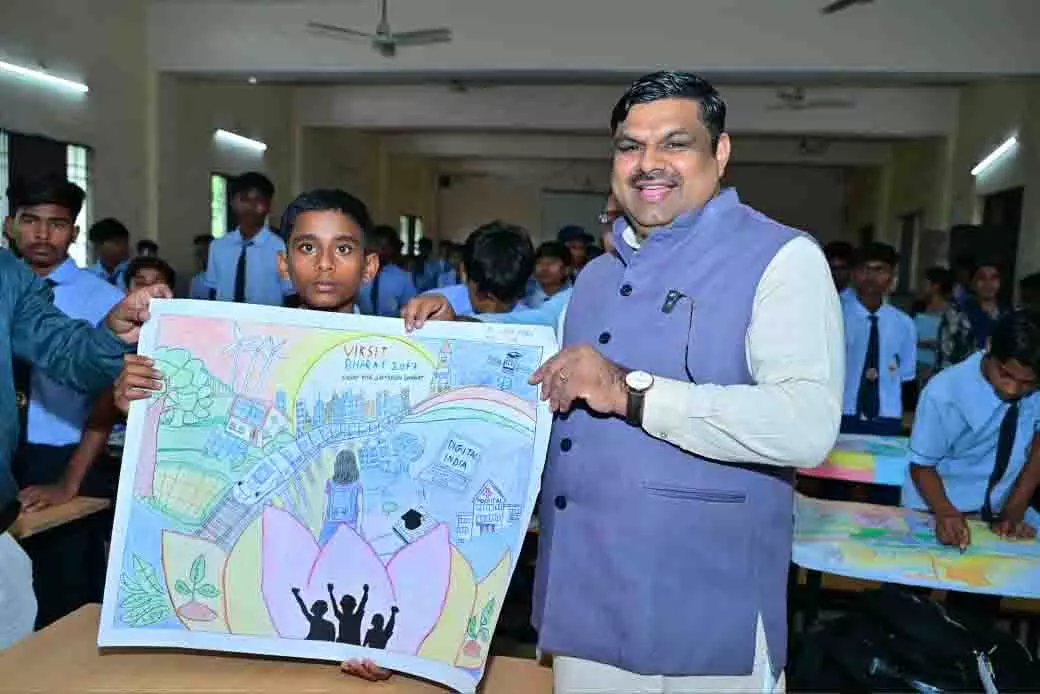 बच्चों ने रंगों में उकेरी विकसित भारत की तस्वीर, शिक्षामंत्री गजेन्द्र यादव ने बढ़ाया उत्साह बच्चों ने रंगों में उकेरी विकसित भारत की तस्वीर, शिक्षामंत्री गजेन्द्र यादव ने बढ़ाया उत्साह