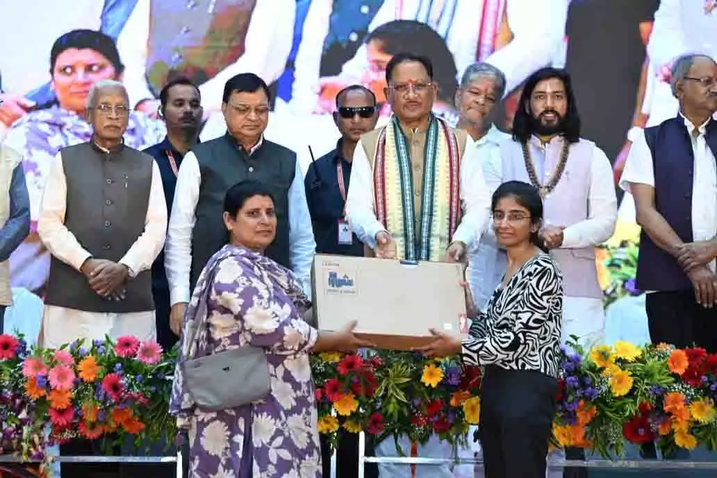हौसले से हारी नहीं मनिंदर, मोमबत्ती से झुलसने के बाद भी हासिल किया जेईई में 281वां रैंक, जिला प्रशासन बना सहारा हौसले से हारी नहीं मनिंदर, मोमबत्ती से झुलसने के बाद भी हासिल किया जेईई में 281वां रैंक, जिला प्रशासन बना सहारा