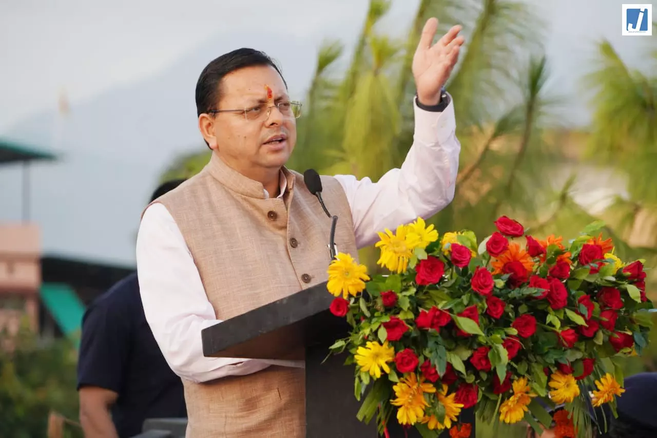 छात्रा के प्रश्न पर मुख्यमंत्री ने कार्यक्रम के दौरान ही की घोषणा छात्रा के प्रश्न पर मुख्यमंत्री ने कार्यक्रम के दौरान ही की घोषणा