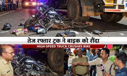 CG : तेज रफ्तार ट्रक ने बाइक को मारी टक्कर, युवक चालक फरार...