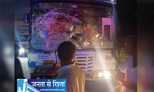 Siddipet ट्रैक्टर से टकराई बस 30 लोग घायल