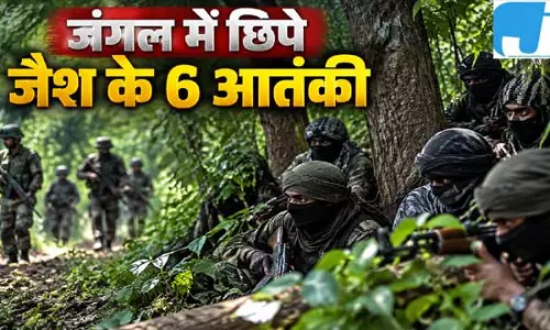 जंगल में छिपे आतंकियों की तलाश जारी, मिले खून से सने पैरों के निशान