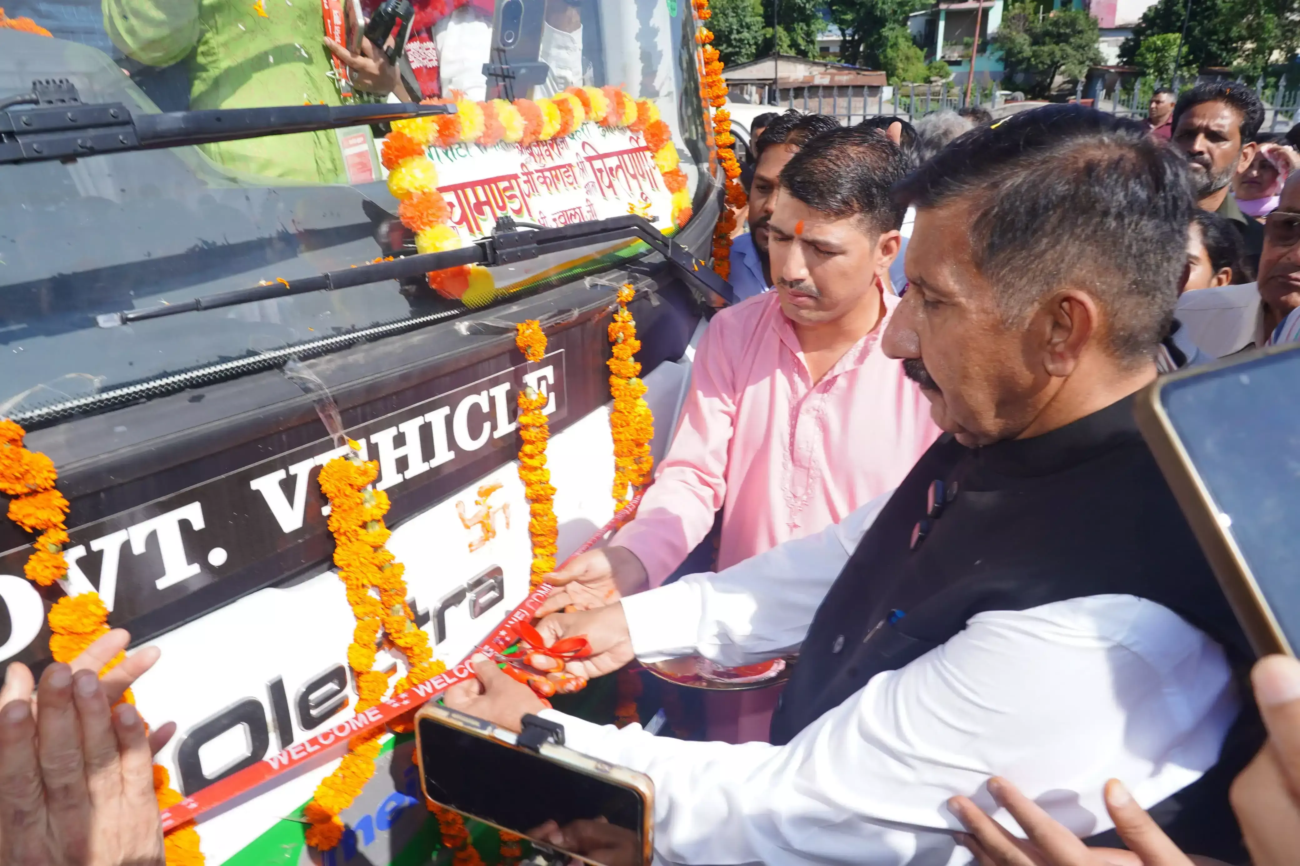 Dharamshala: उप मुख्यमंत्री ने 10 इलेक्ट्रिक बसों को दिखाई हरी झंडी