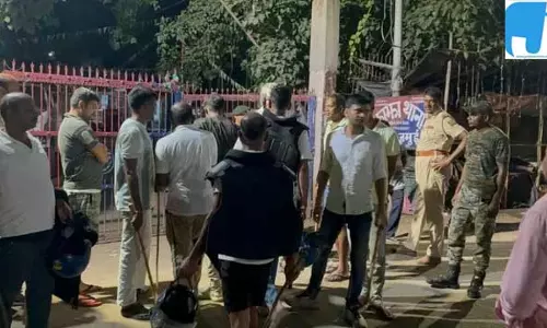 गणेश विसर्जन के दौरान थाना गेट पर पथराव, थानाध्यक्ष समेत 6 पुलिसकर्मी घायल