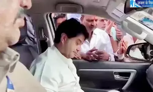 सड़क नहीं बनी तो वोट नहीं देंगे, सिंधिया बोले- मेरे साथ ऐसी भाषा का इस्तेमाल मत करना सड़क नहीं बनी तो वोट नहीं देंगे, सिंधिया बोले- मेरे साथ ऐसी भाषा का इस्तेमाल मत करना