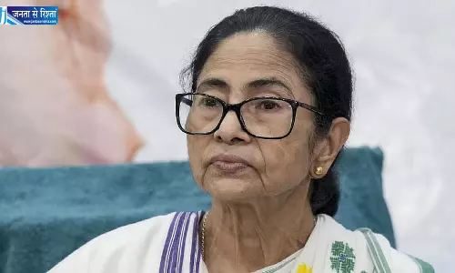 ममता ने EC के फैसले को दी चुनौती ममता ने EC के फैसले को दी चुनौती