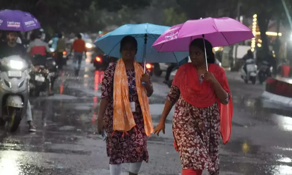 Telangana: 19 से 24 सितंबर के बीच पश्चिमी और दक्षिणी तेलंगाना में भारी बारिश की संभावना है Telangana: 19 से 24 सितंबर के बीच पश्चिमी और दक्षिणी तेलंगाना में भारी बारिश की संभावना है