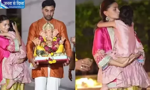गणेश विसर्जन में आलिया भट्ट का खूबसूरत अंदाज, 18,950 रुपये के कुर्ता-सेट ने खींचा ध्यान