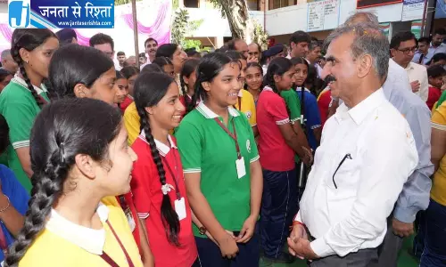 पेपर लीक पर छात्रों ने CM से पूछे सवाल पेपर लीक पर छात्रों ने CM से पूछे सवाल