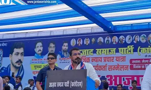 चंद्रशेखर के निशाने पर सपा नीले रंग को लेकर कसा तंज