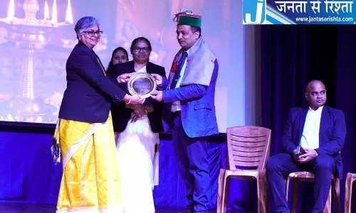 नशे के खिलाफ छात्रों को किया जागरूक नशे के खिलाफ छात्रों को किया जागरूक