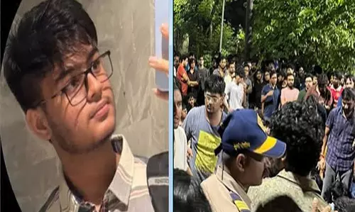 IIT बॉम्बे में मौतों पर छात्रों का गुस्सा फूटा IIT बॉम्बे में मौतों पर छात्रों का गुस्सा फूटा