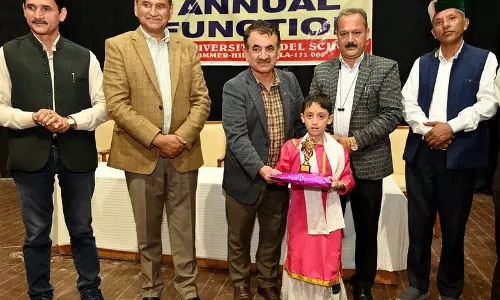 हिमाचल प्रदेश यूनिवर्सिटी मॉडल स्कूल के विद्यार्थियों को सम्मानित किया
