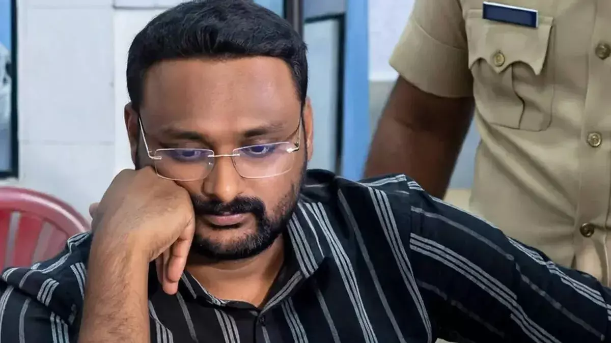 आबकारी मामले में एंटो ऑगस्टीन 24 घंटे की विभाग हिरासत में आबकारी मामले में एंटो ऑगस्टीन 24 घंटे की विभाग हिरासत में