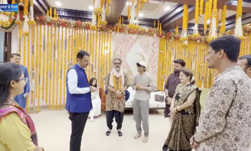 CM देवेंद्र फडणवीस ने ‘हनुमान अंश’ की टीम से की मुलाकात, फिल्म की सफलता पर दी बधाई CM देवेंद्र फडणवीस ने ‘हनुमान अंश’ की टीम से की मुलाकात, फिल्म की सफलता पर दी बधाई