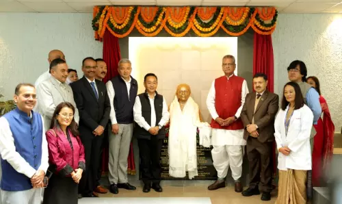 हेलेन लेप्चा मेडिकल कॉलेज में लोगो और प्रतिमा का लोकार्पण हेलेन लेप्चा मेडिकल कॉलेज में लोगो और प्रतिमा का लोकार्पण