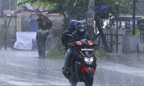 एर्नाकुलम समेत कई जिलों में बारिश का अनुमान, येलो अलर्ट जारी एर्नाकुलम समेत कई जिलों में बारिश का अनुमान, येलो अलर्ट जारी