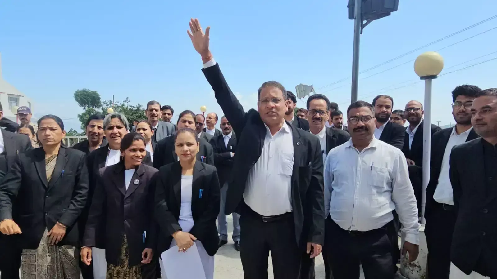 New Tehri: अधिवक्ताओं ने उपनिबंधक के व्यवहार पर जताई नाराजगी New Tehri: अधिवक्ताओं ने उपनिबंधक के व्यवहार पर जताई नाराजगी