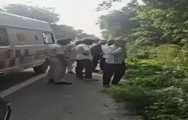 Rewari: युवक की मौत को लेकर हत्या की आशंका, जांच शुरू Rewari: युवक की मौत को लेकर हत्या की आशंका, जांच शुरू