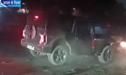 सेक्टर-89 में थार चालक का उत्पात, दोस्तों की बुलाई कैब को कई बार मारी टक्कर