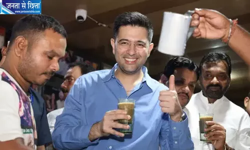 अमृतसर के ज्ञानी टी स्टॉल पहुंचे राघव चड्ढा, चाय के साथ लोगों से पंजाब की सियासत पर की चर्चा अमृतसर के ज्ञानी टी स्टॉल पहुंचे राघव चड्ढा, चाय के साथ लोगों से पंजाब की सियासत पर की चर्चा
