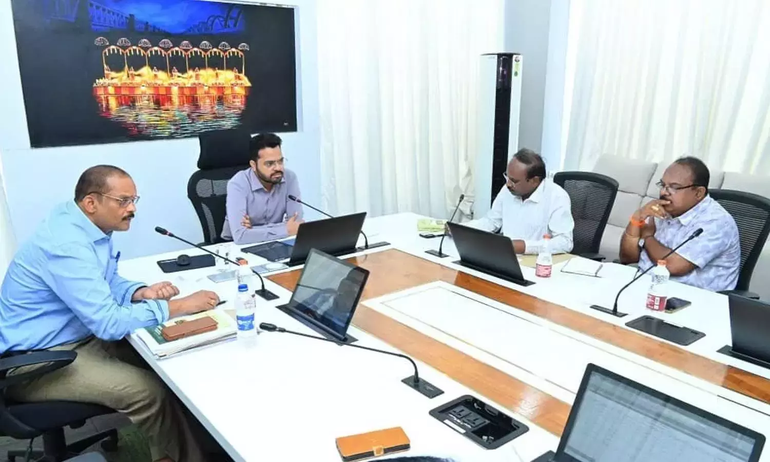 Andhra: दुकान किराया बकाया की समीक्षा की गयी Andhra: दुकान किराया बकाया की समीक्षा की गयी
