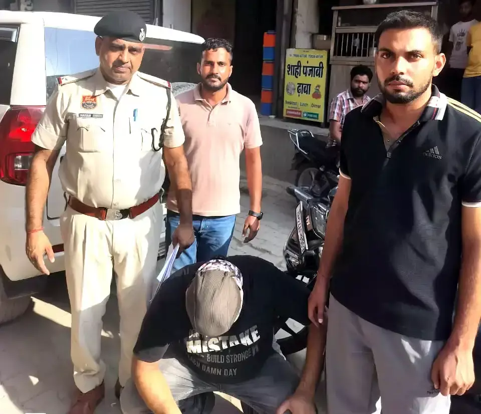 Sirsa: अफीम और प्रतिबंधित गोलियों के साथ तीन गिरफ्तार Sirsa: अफीम और प्रतिबंधित गोलियों के साथ तीन गिरफ्तार