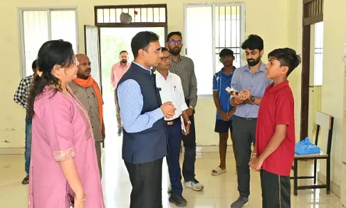 कलेक्टर ने छात्रावास औऱ पीएचसी का किया निरीक्षण कलेक्टर ने छात्रावास औऱ पीएचसी का किया निरीक्षण