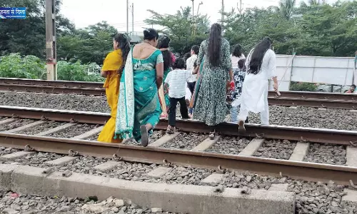 मुंब्रा के रेतीबंदर में रेलवे अंडरपास की मांग तेज, देरी पर आंदोलन की चेतावनी