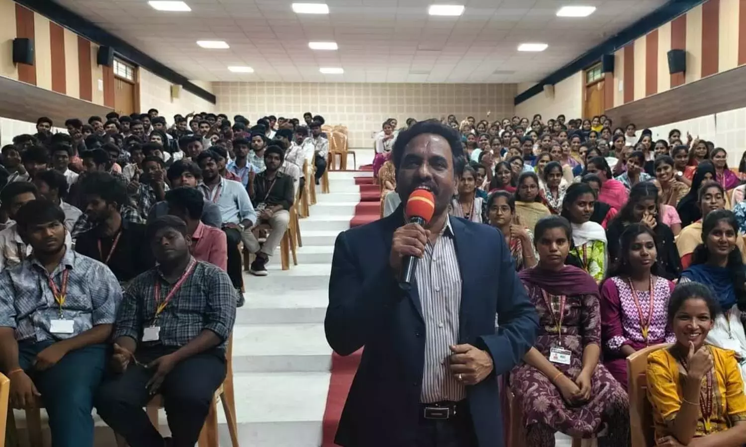 Andhra: सिद्धार्थ इंजीनियरिंग कॉलेज में कैरियर मार्गदर्शन कार्यशाला आयोजित की गई Andhra: सिद्धार्थ इंजीनियरिंग कॉलेज में कैरियर मार्गदर्शन कार्यशाला आयोजित की गई