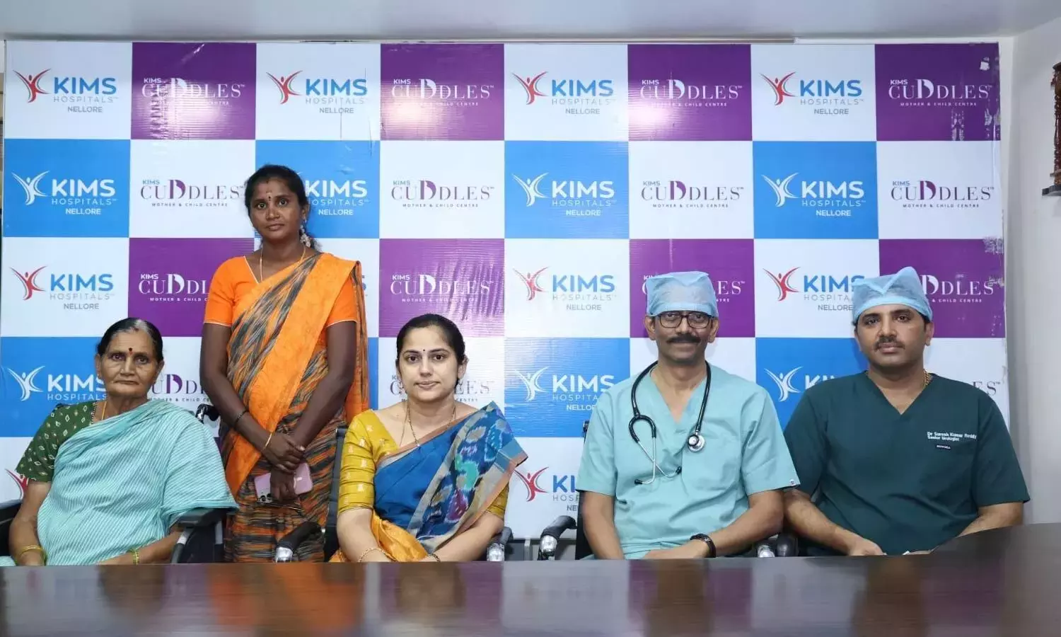 Andhra: KIMS के डॉक्टरों ने की गंभीर सर्जरी, महिला को बचाया Andhra: KIMS के डॉक्टरों ने की गंभीर सर्जरी, महिला को बचाया