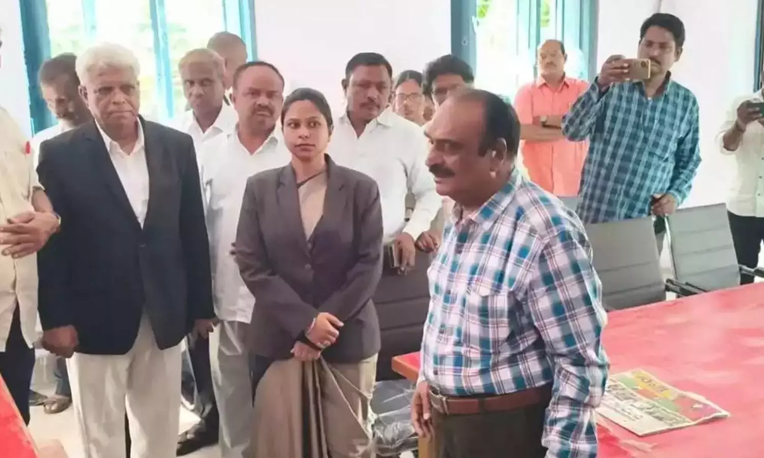 Andhra: जिला न्यायाधीश ने येम्मिगनूर में अदालत भवनों का निरीक्षण किया