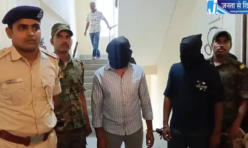 खाद-सीमेंट गोदाम में गार्ड की हत्या और लूट का खुलासा, दो आरोपी गिरफ्तार खाद-सीमेंट गोदाम में गार्ड की हत्या और लूट का खुलासा, दो आरोपी गिरफ्तार