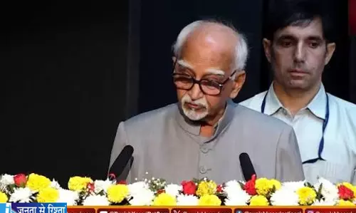 हामिद अंसारी के बयान से सियासी बहस तेज बीजेपी पर साधा निशाना हामिद अंसारी के बयान से सियासी बहस तेज बीजेपी पर साधा निशाना
