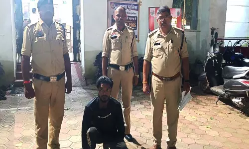 प्लांटकर्मी से मारपीट कर लूटे 1500 रुपए, युवक समेत दो नाबालिग पकड़े गए प्लांटकर्मी से मारपीट कर लूटे 1500 रुपए, युवक समेत दो नाबालिग पकड़े गए