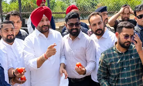 लुधियाना में CM मान के काफिले पर टमाटर फेंकने का आरोप, रवनीत बिट्टू हिरासत में