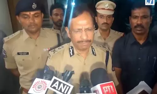 दुकानदार सेंट्रल लॉक और CCTV जरूर लगाएं, हैदराबाद पुलिस कमिश्नर की अपील दुकानदार सेंट्रल लॉक और CCTV जरूर लगाएं, हैदराबाद पुलिस कमिश्नर की अपील