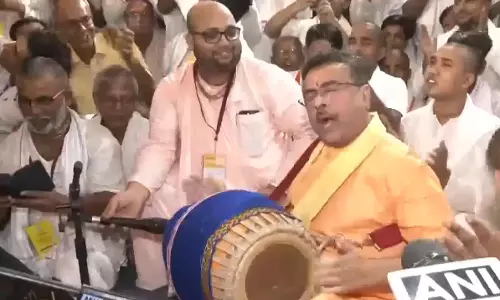 राधा अष्टमी पर भक्ति में डूबे CM शुभेंदु अधिकारी, गौड़ीय मठ में की आरती