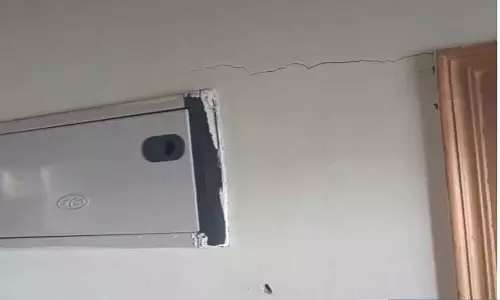 मकानों में दरार के बाद टनल निर्माण रोकने के निर्देश मकानों में दरार के बाद टनल निर्माण रोकने के निर्देश