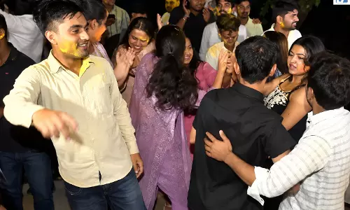 DUSU चुनाव में ABVP ने जीते तीन पद, जीत के बाद समर्थकों ने मनाया जश्न
