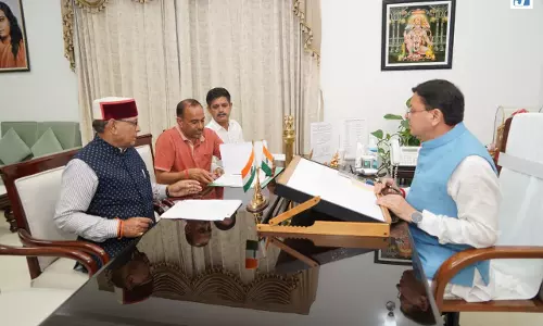 मुख्यमंत्री पुष्कर सिंह धामी से कैबिनेट मंत्री खजान दास ने की शिष्टाचार भेंट