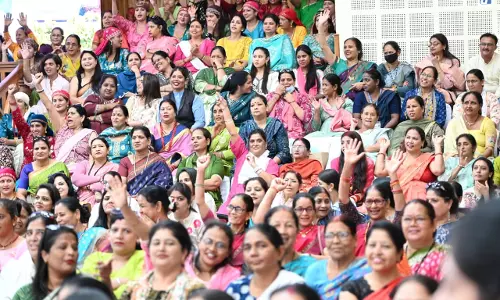 महिलाएं सकारात्मक होकर अपने लक्ष्य पर ध्यान केंद्रित करें, सरकार देगी पूरा साथ महिलाएं सकारात्मक होकर अपने लक्ष्य पर ध्यान केंद्रित करें, सरकार देगी पूरा साथ