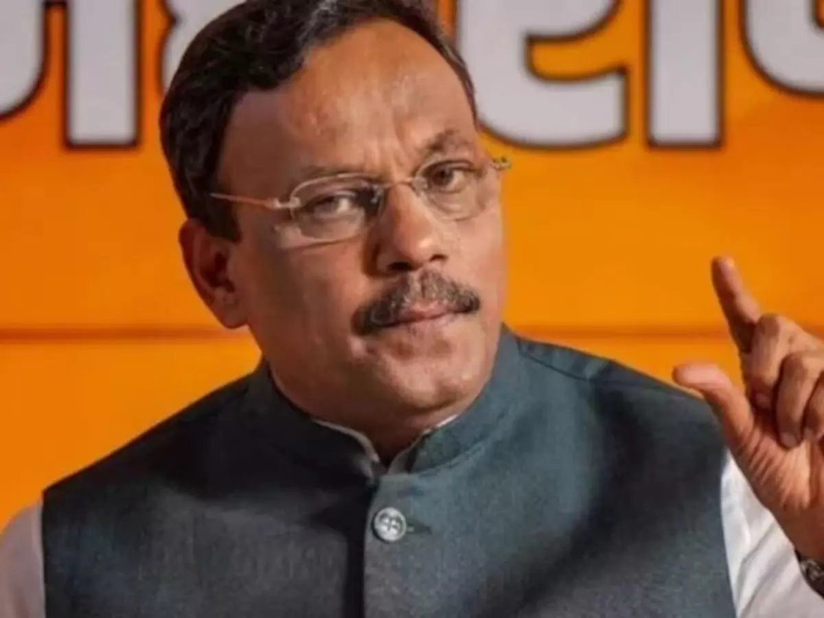 गोरखपुर में भाजपा विधायकों का रिपोर्ट कार्ड सामने, विनोद तावड़े ने गिनाईं खामियां गोरखपुर में भाजपा विधायकों का रिपोर्ट कार्ड सामने, विनोद तावड़े ने गिनाईं खामियां